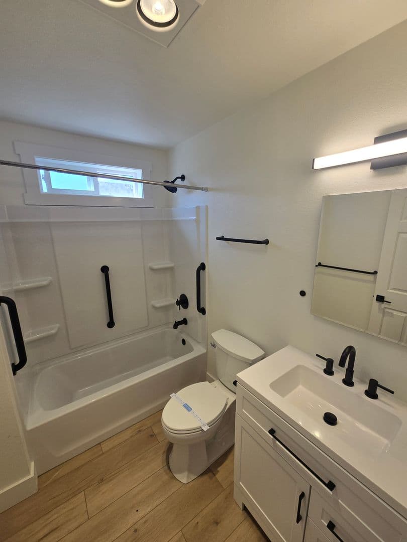 Redmond House: 1715 Sw Metolious Ave