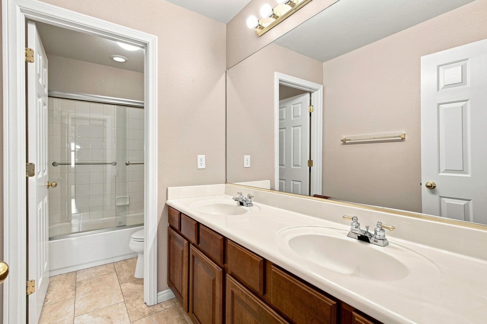 Henderson House: 1464 European Dr
