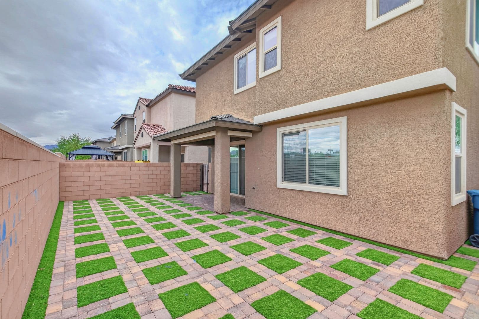 Henderson House: 442 Barcarolle Ln