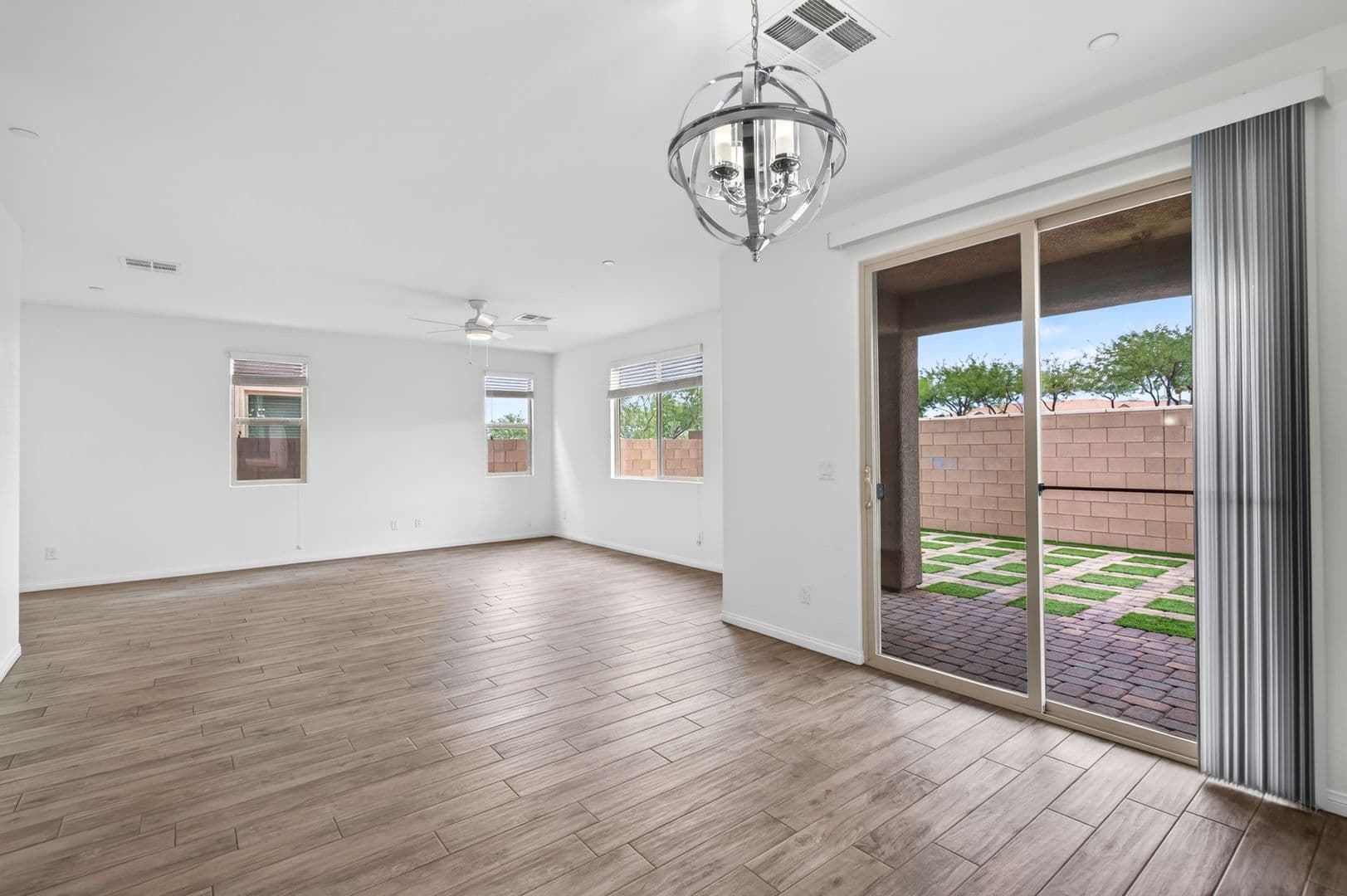 Henderson House: 442 Barcarolle Ln