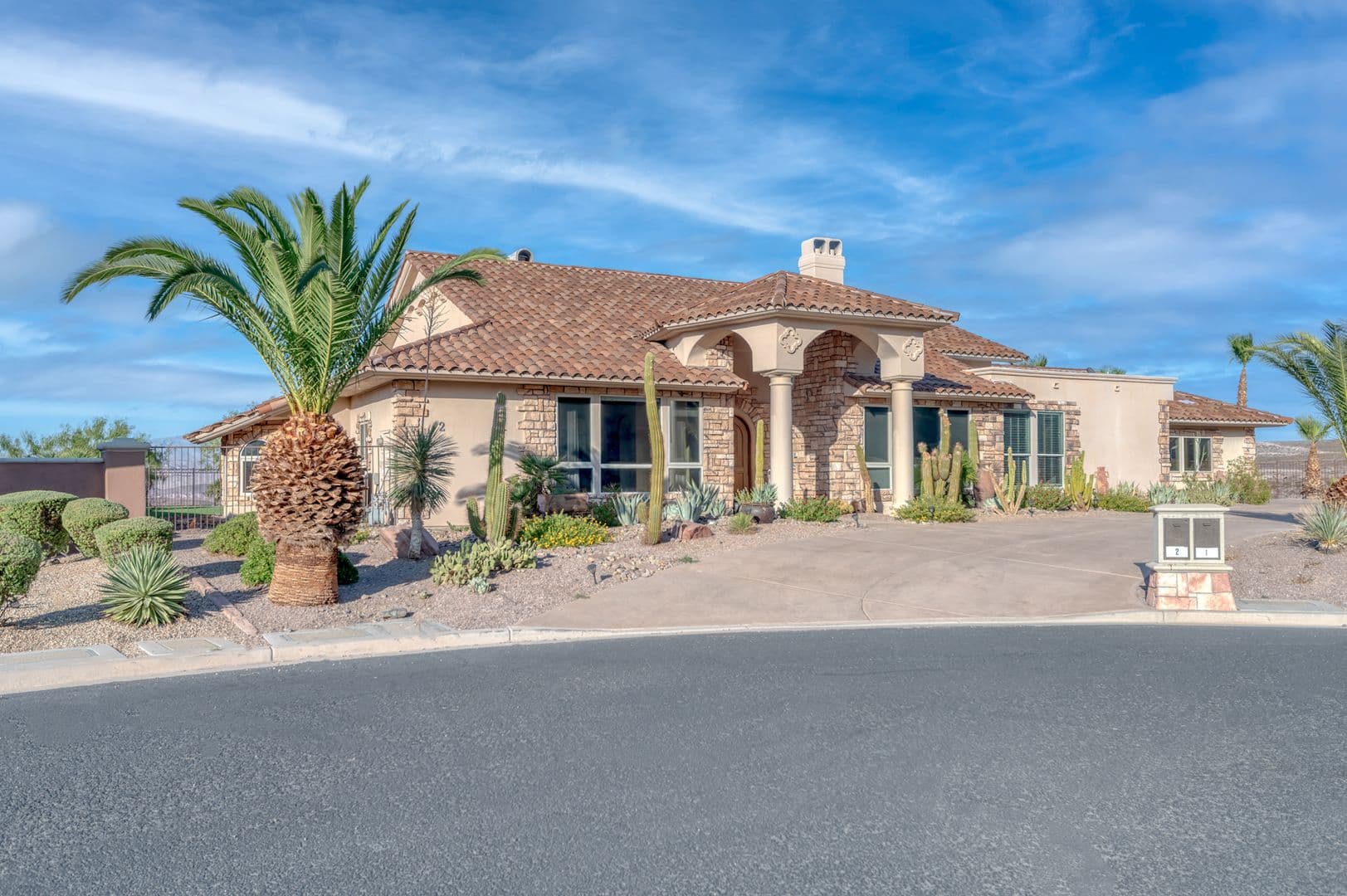 Henderson House: 2 Camino La Venta Ct