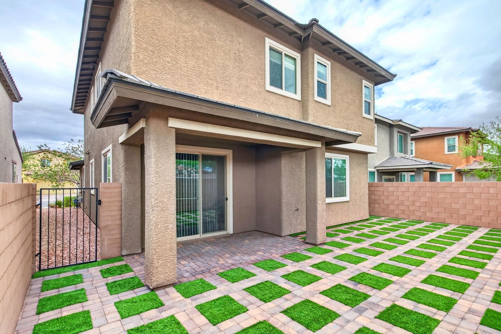 Henderson House: 442 Barcarolle Ln