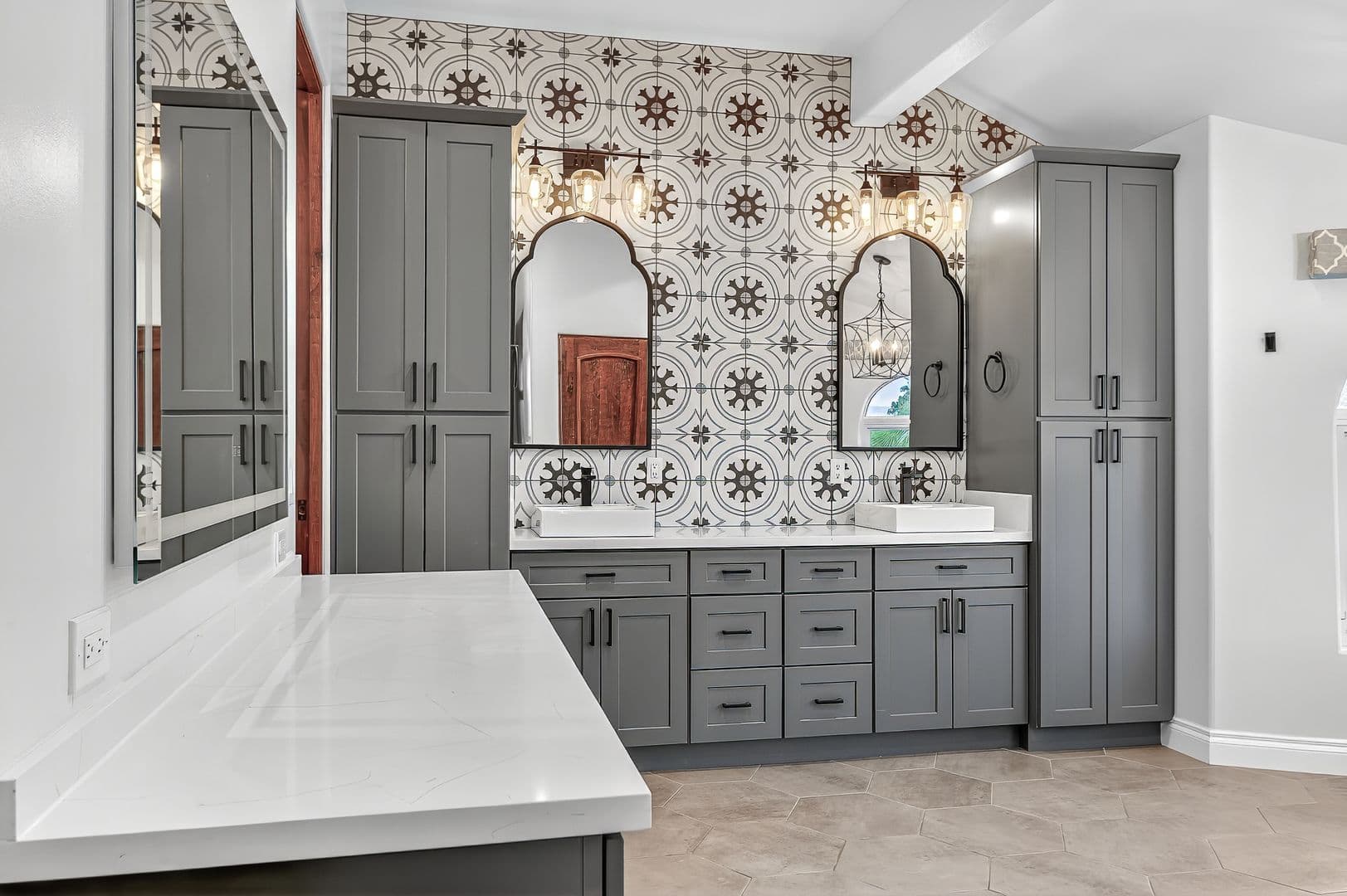 Henderson House: 2 Camino La Venta Ct