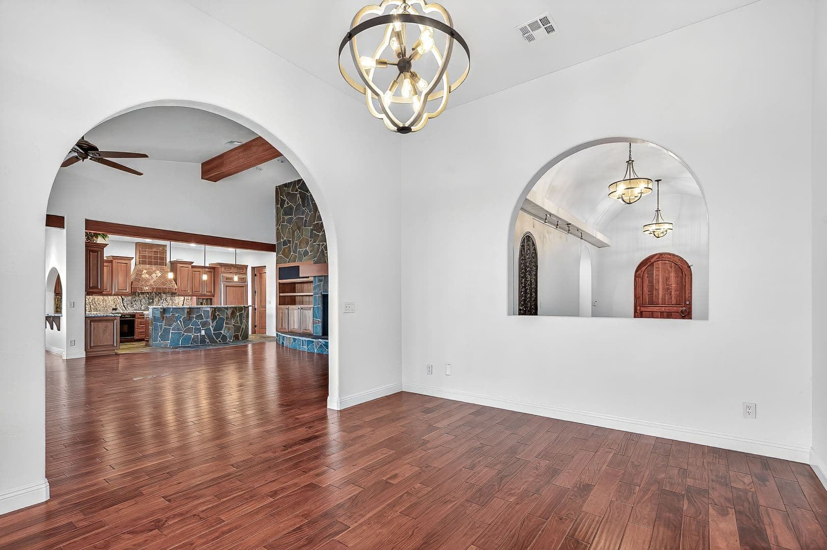 Henderson House: 2 Camino La Venta Ct