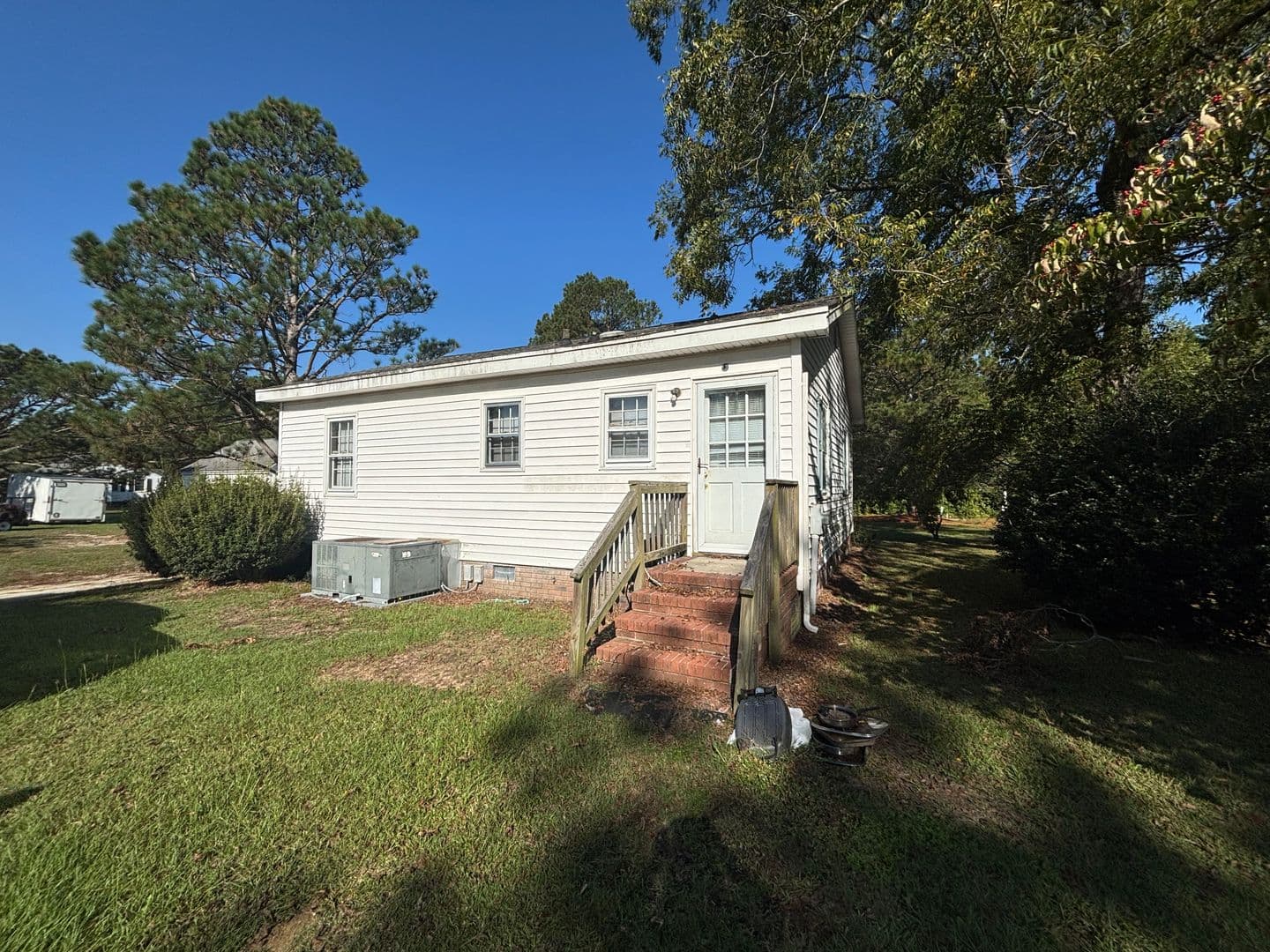 Kinston House: 1621 Elijah Loftin Road