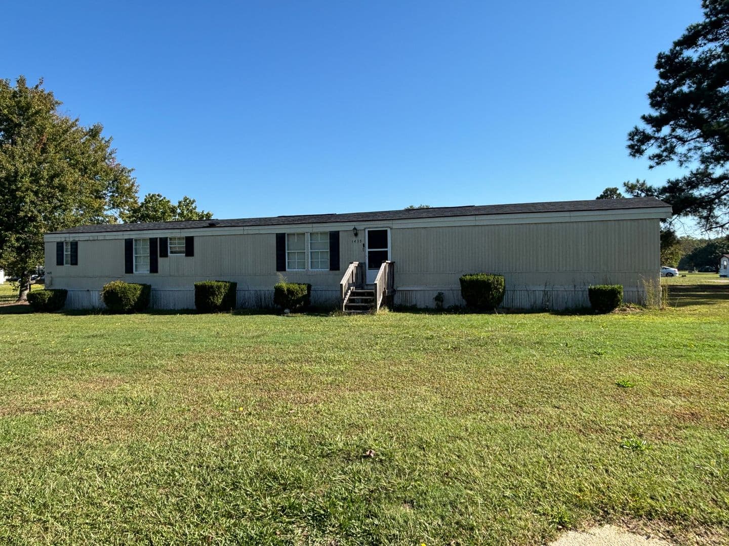Kinston House: 1435 Village Creek Drive