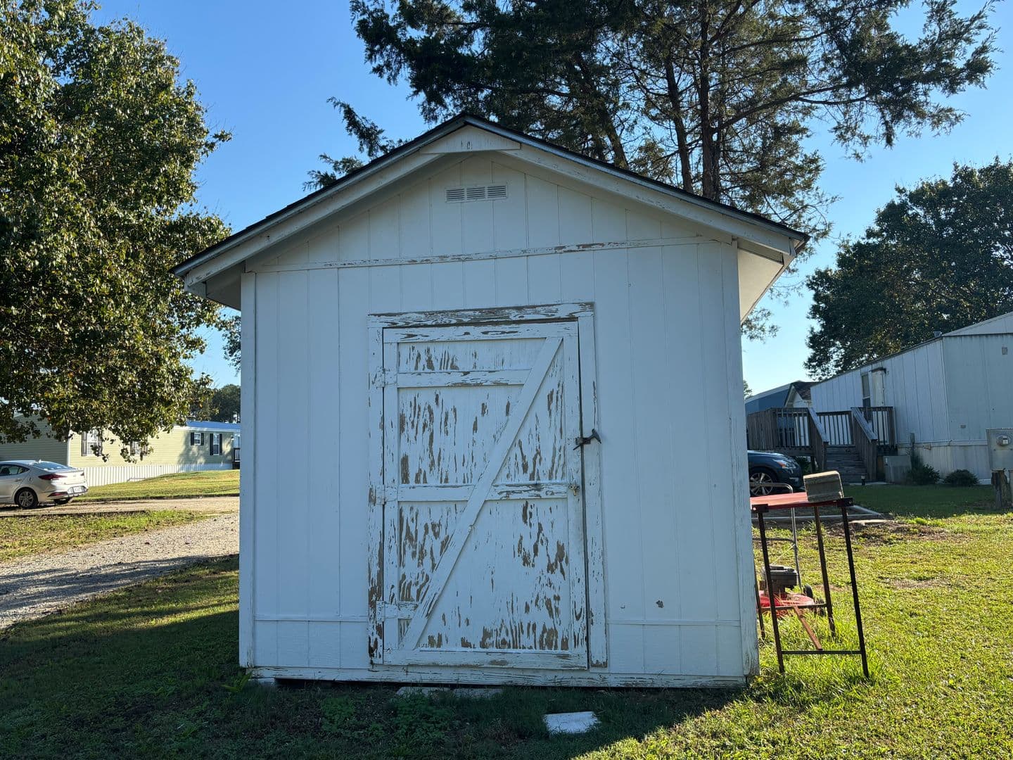 Kinston House: 221 Farmingwood Drive