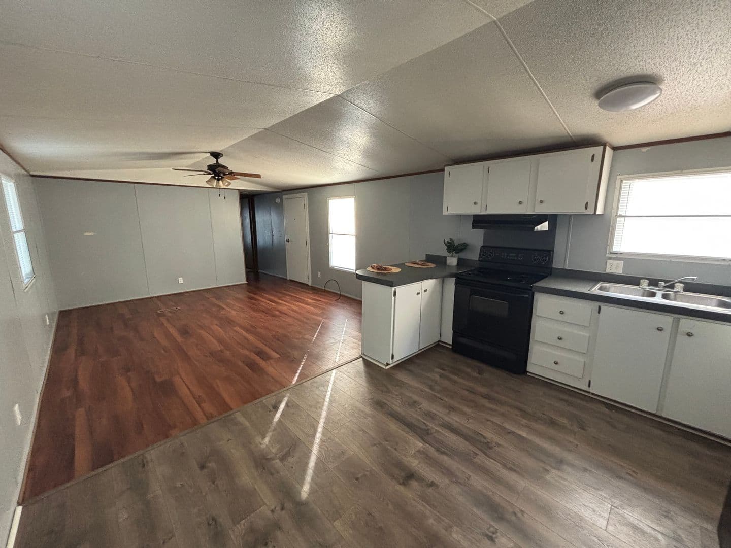 Kinston House: 221 Farmingwood Drive