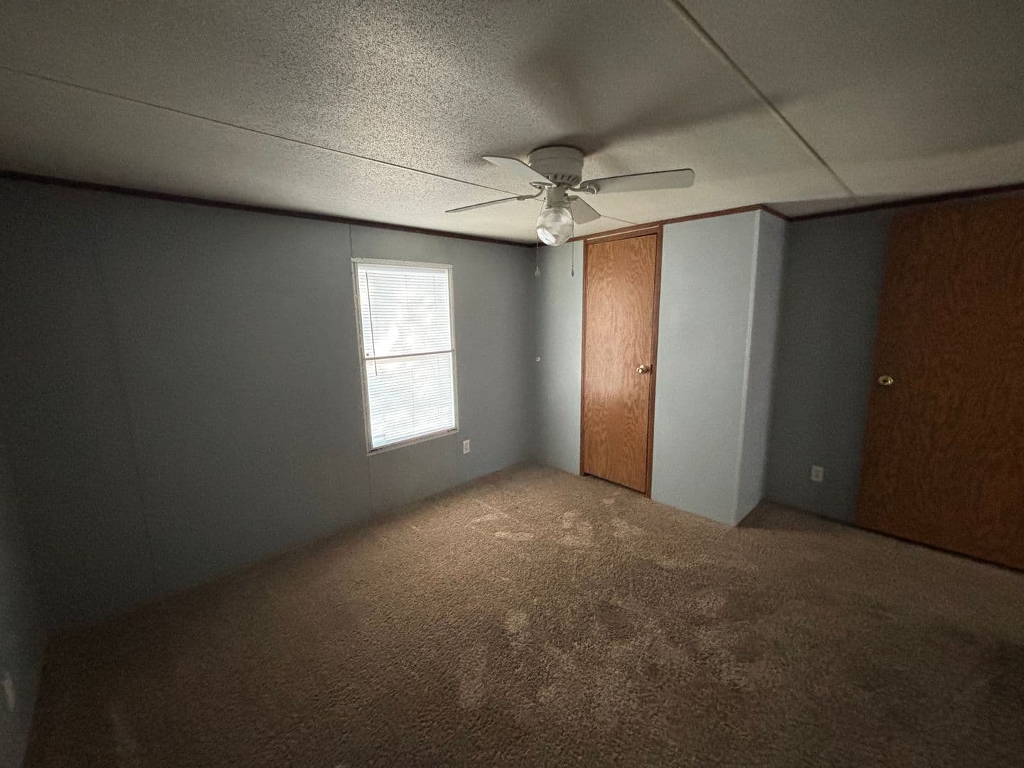 Kinston House: 221 Farmingwood Drive