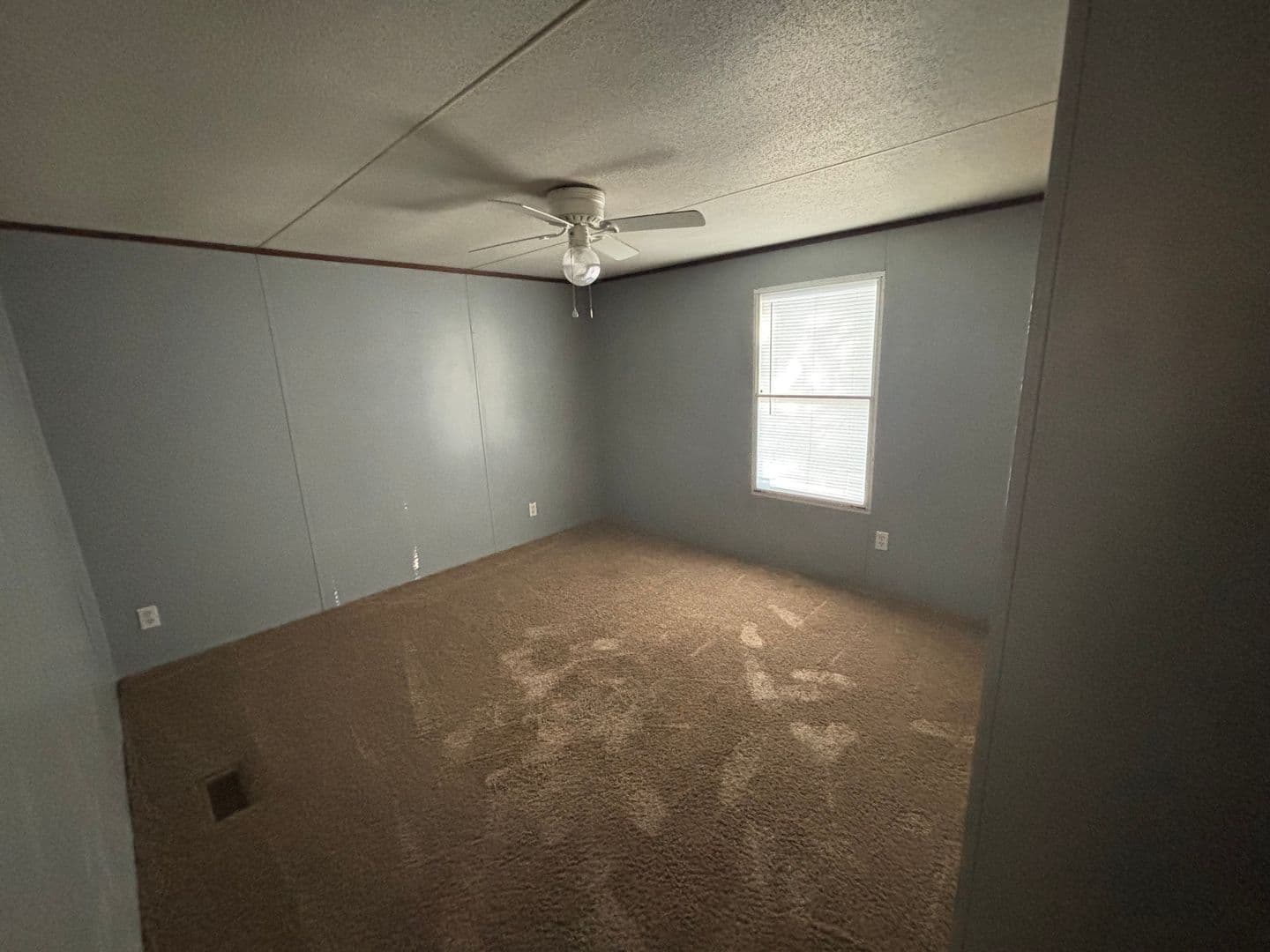 Kinston House: 221 Farmingwood Drive