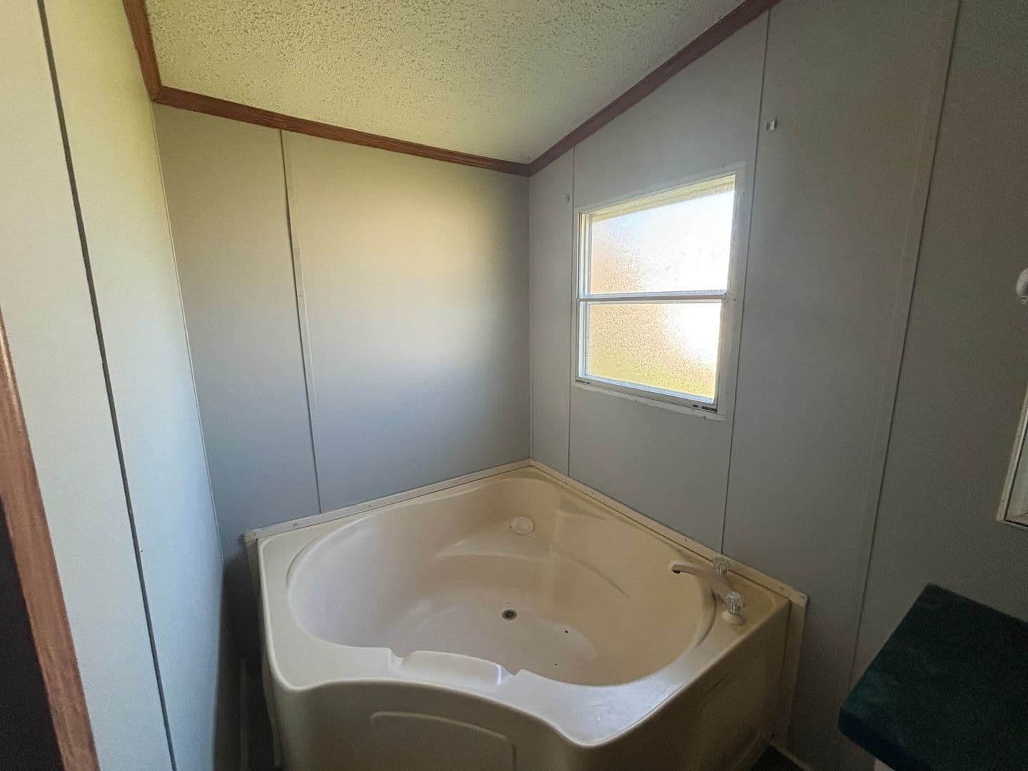 Kinston House: 1517 Avalon Drive