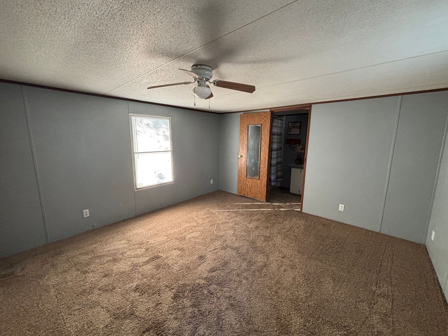 Kinston House: 221 Farmingwood Drive