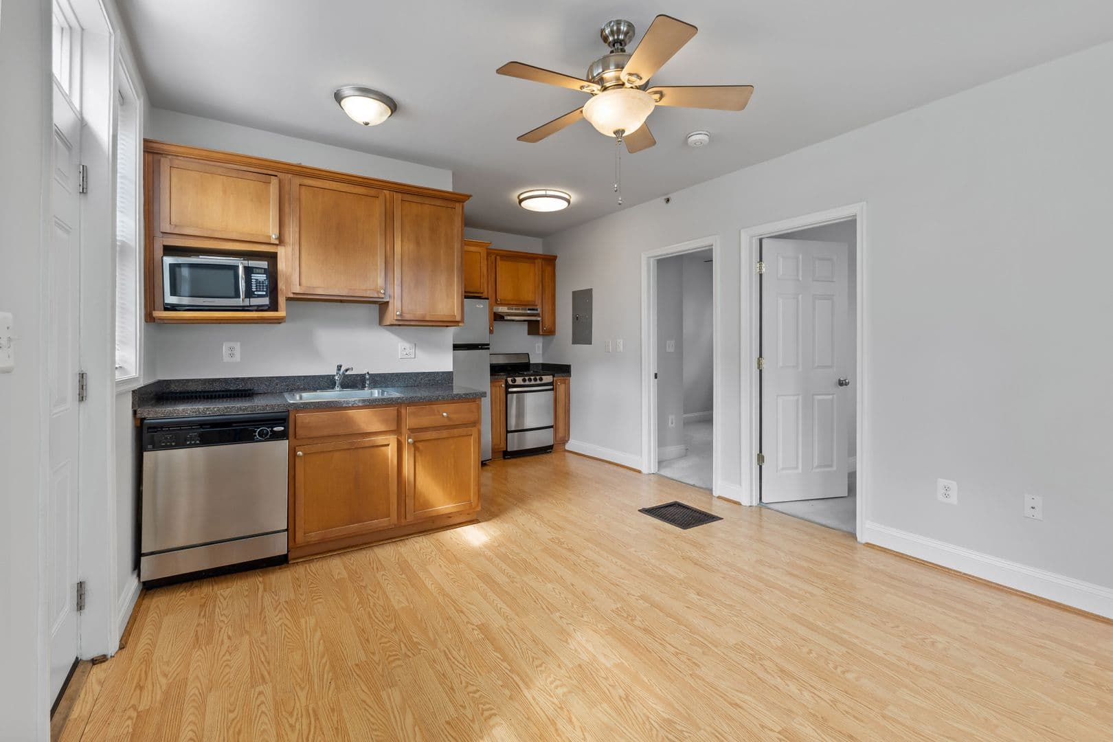 Severna Park Apartment: 321 Magothy Road