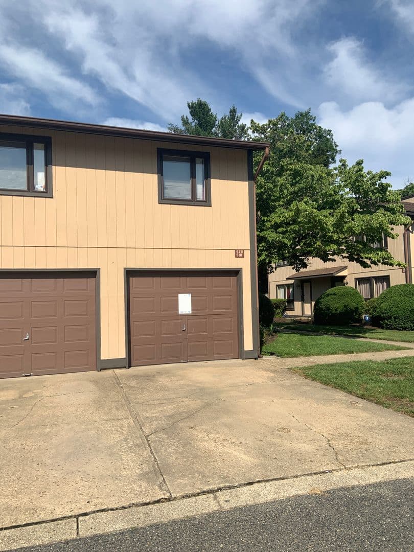 Glen Burnie House: 518 West Court