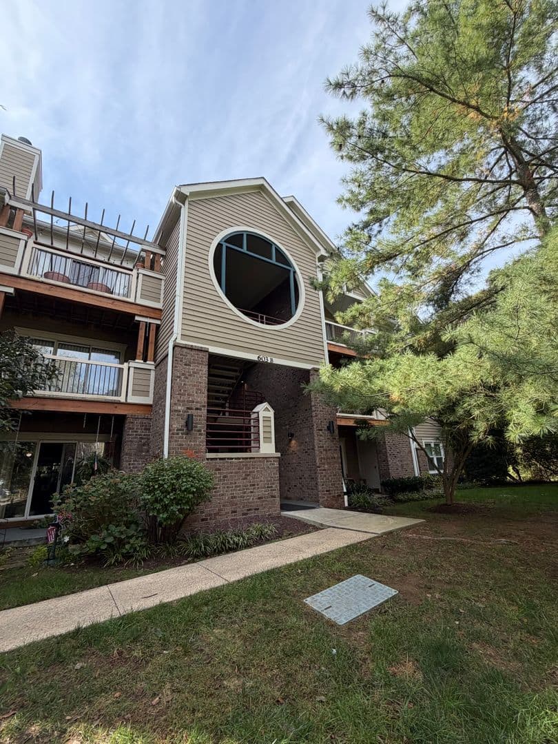 Annapolis House: 603B Admiral Drive #108