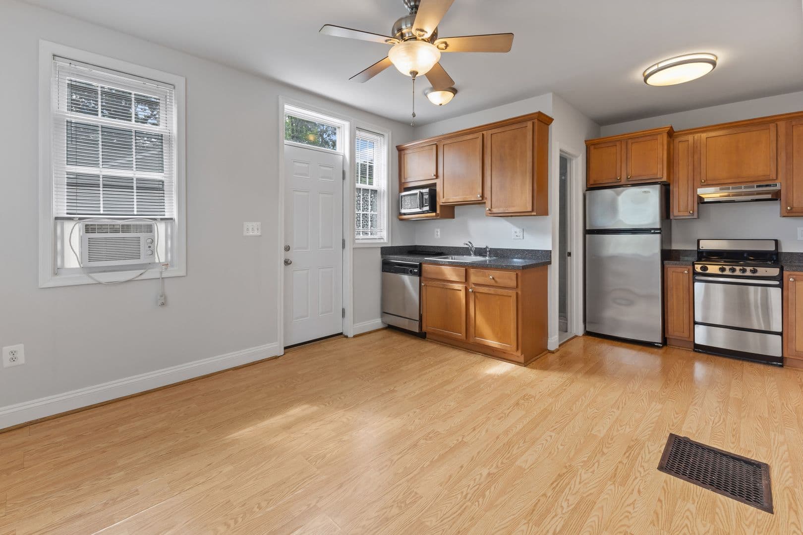 Severna Park Apartment: 321 Magothy Road