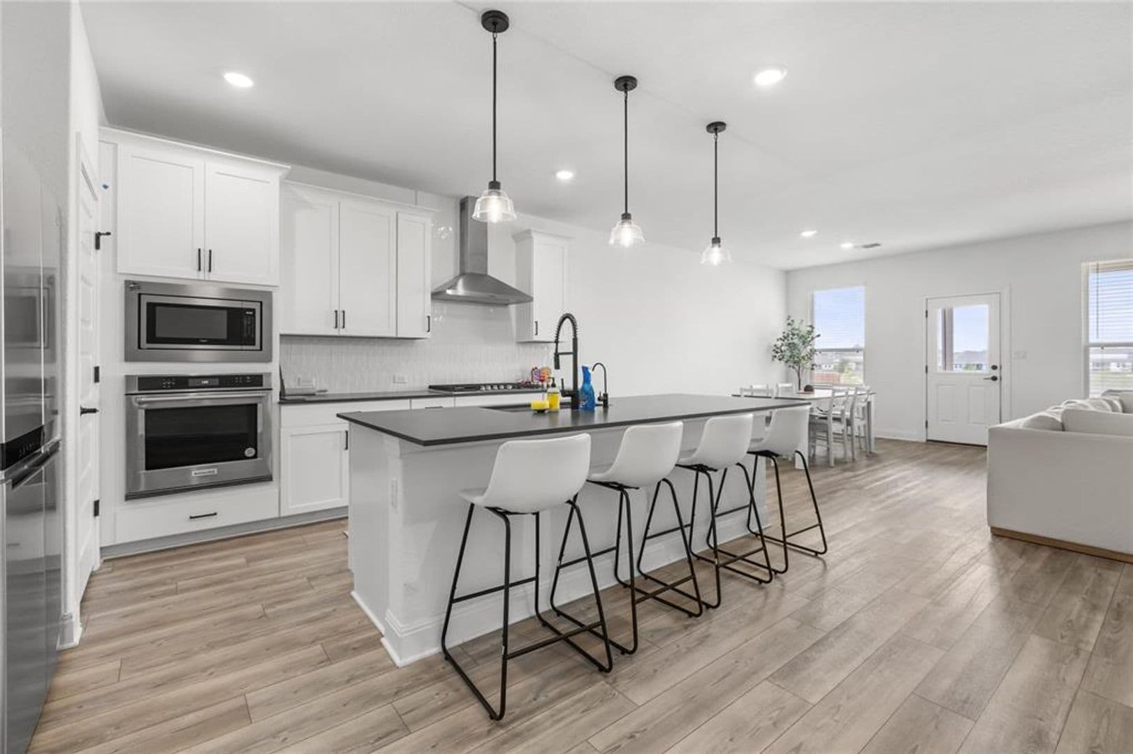 Manor House: 12120 Paseo De Los Lagos Ln