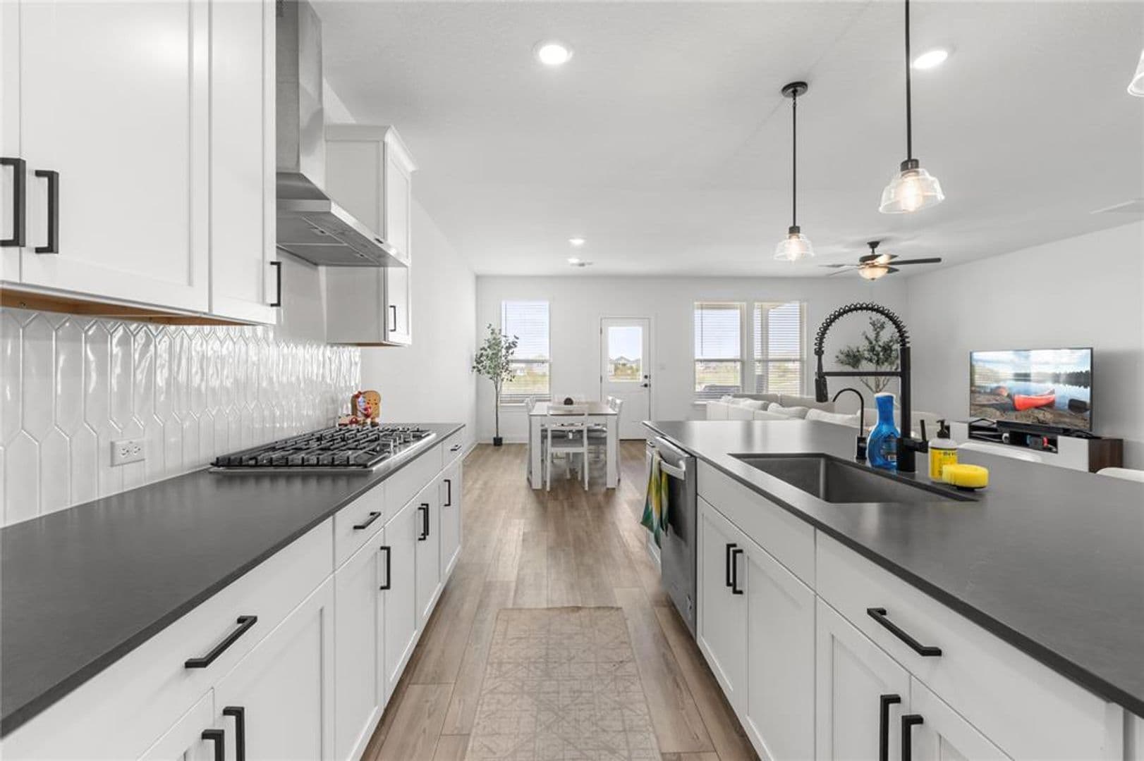 Manor House: 12120 Paseo De Los Lagos Ln