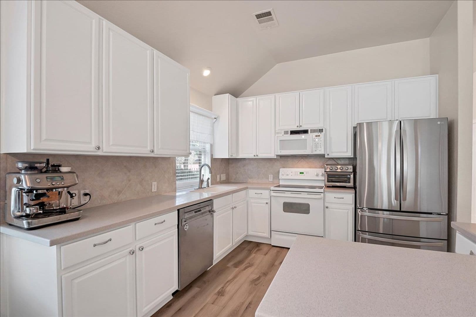 Austin House: 409 Carismatic Lane