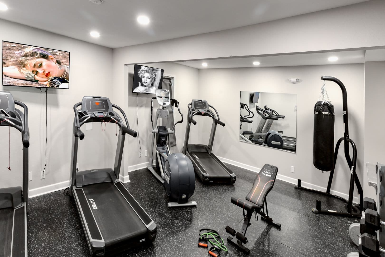 Clive Apartment: 11428 Forest Ave