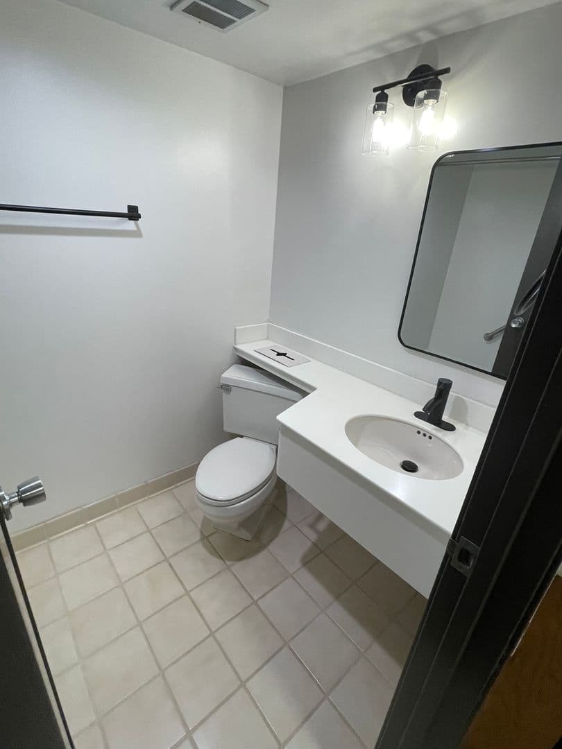 Clive Apartment: 11040 Hickman Road