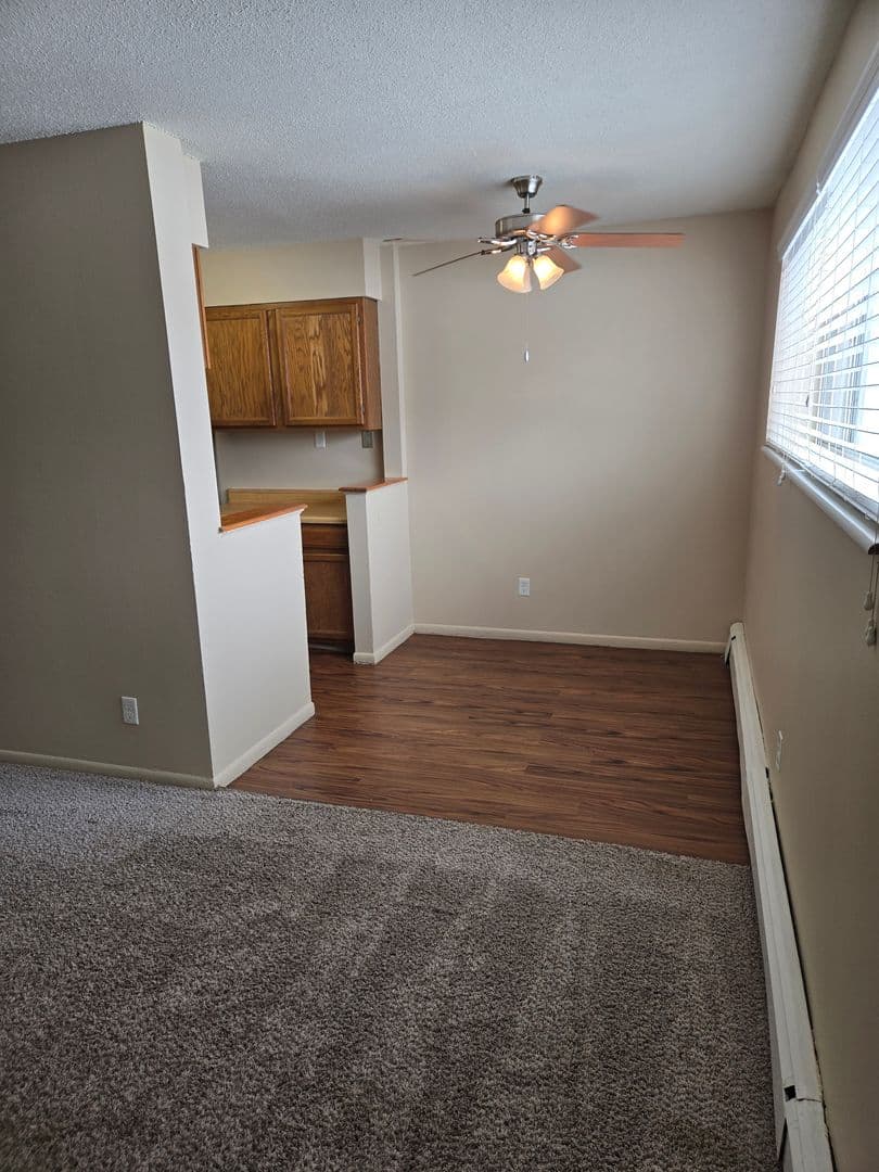 Urbandale Apartment: 7715 Hickman Road