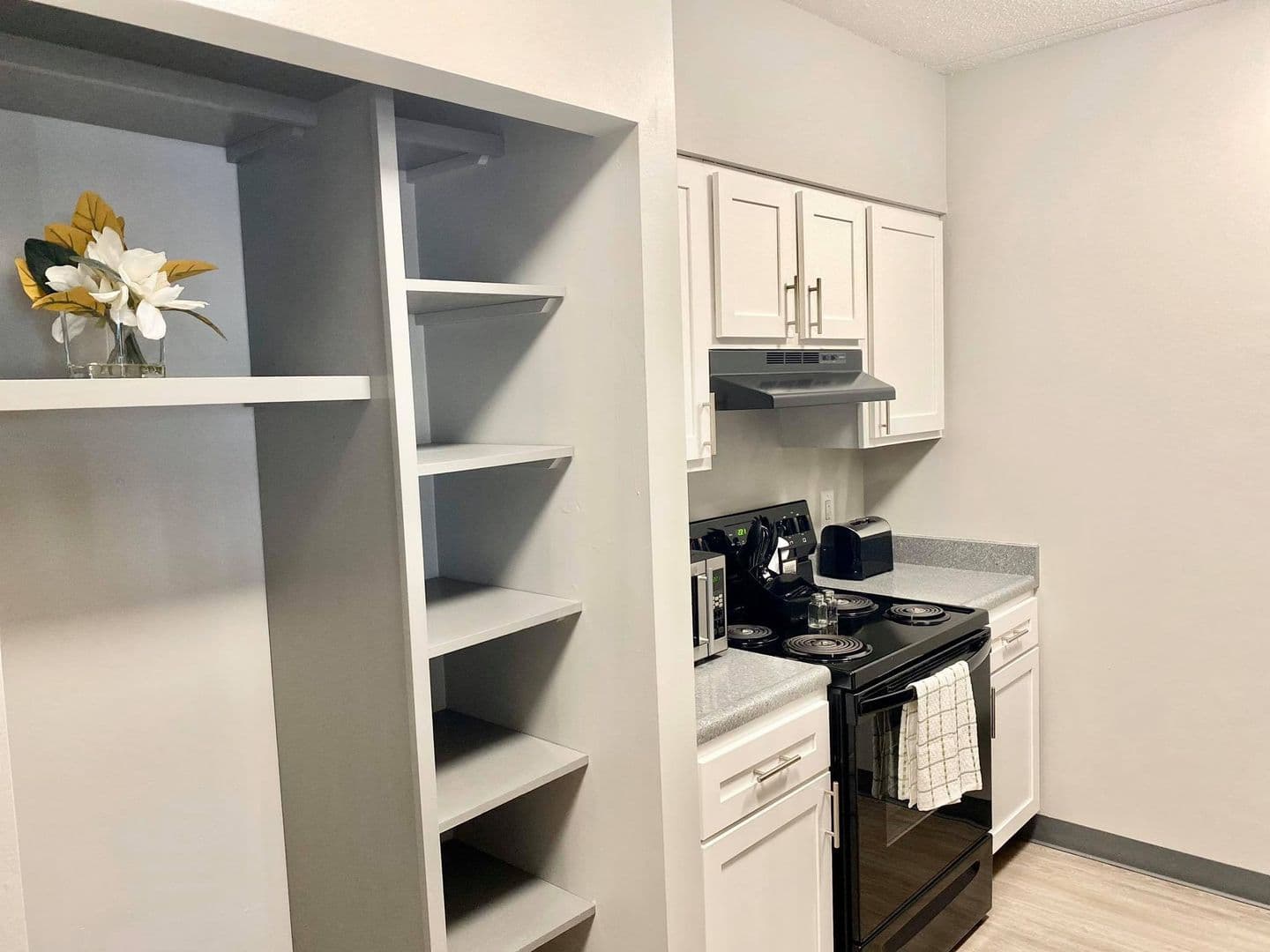 Des Moines Apartment: 2270 Bell Ave