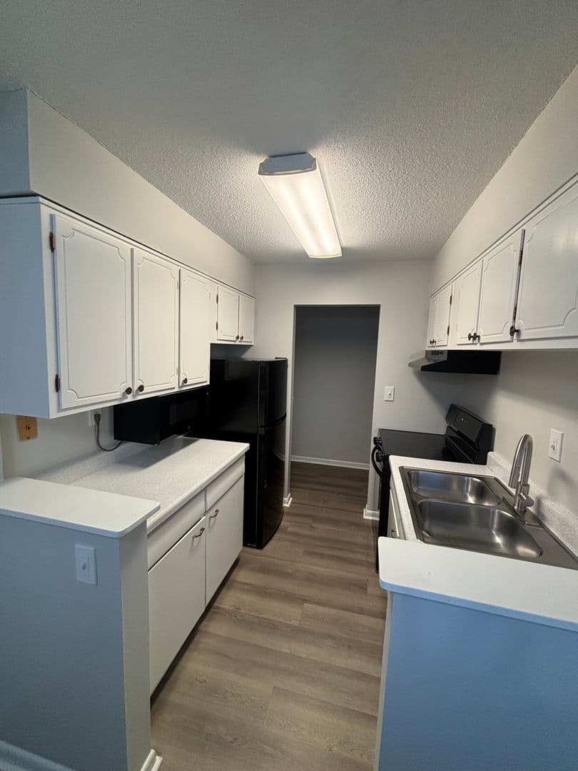 Urbandale Apartment: 7715 Hickman Road