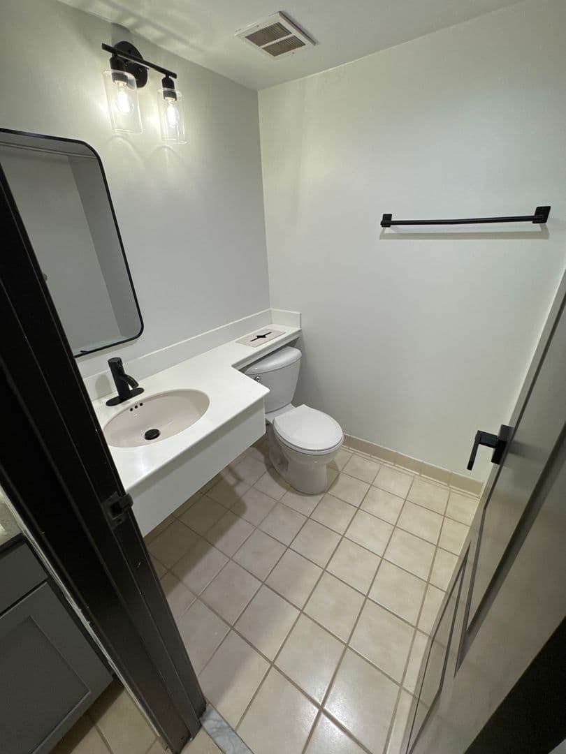 Clive Apartment: 11040 Hickman Road