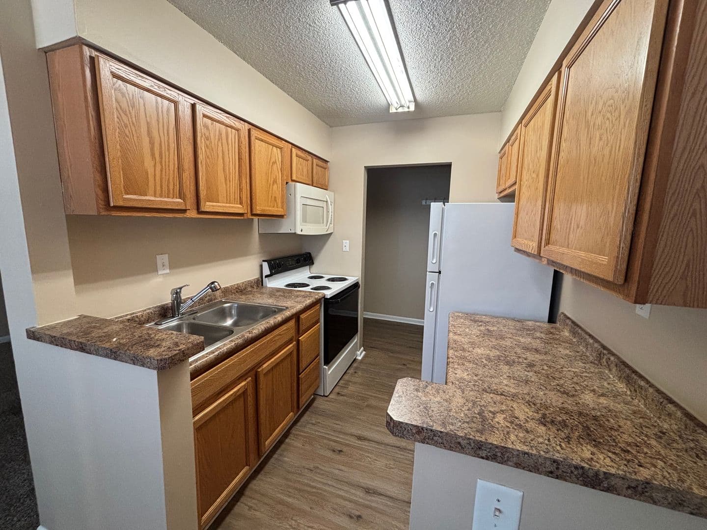 Urbandale Apartment: 7715 Hickman Road