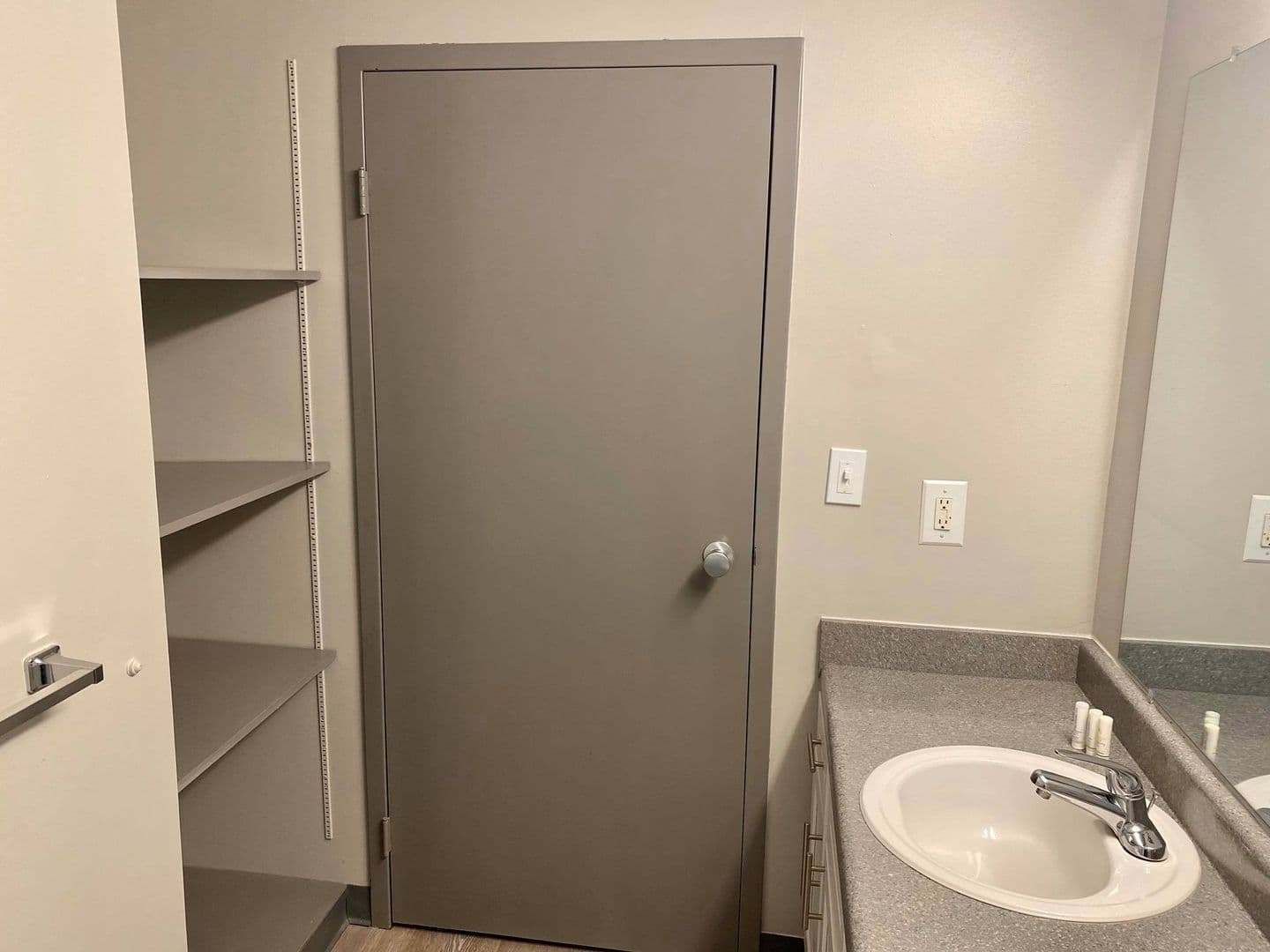 Des Moines Apartment: 2270 Bell Ave