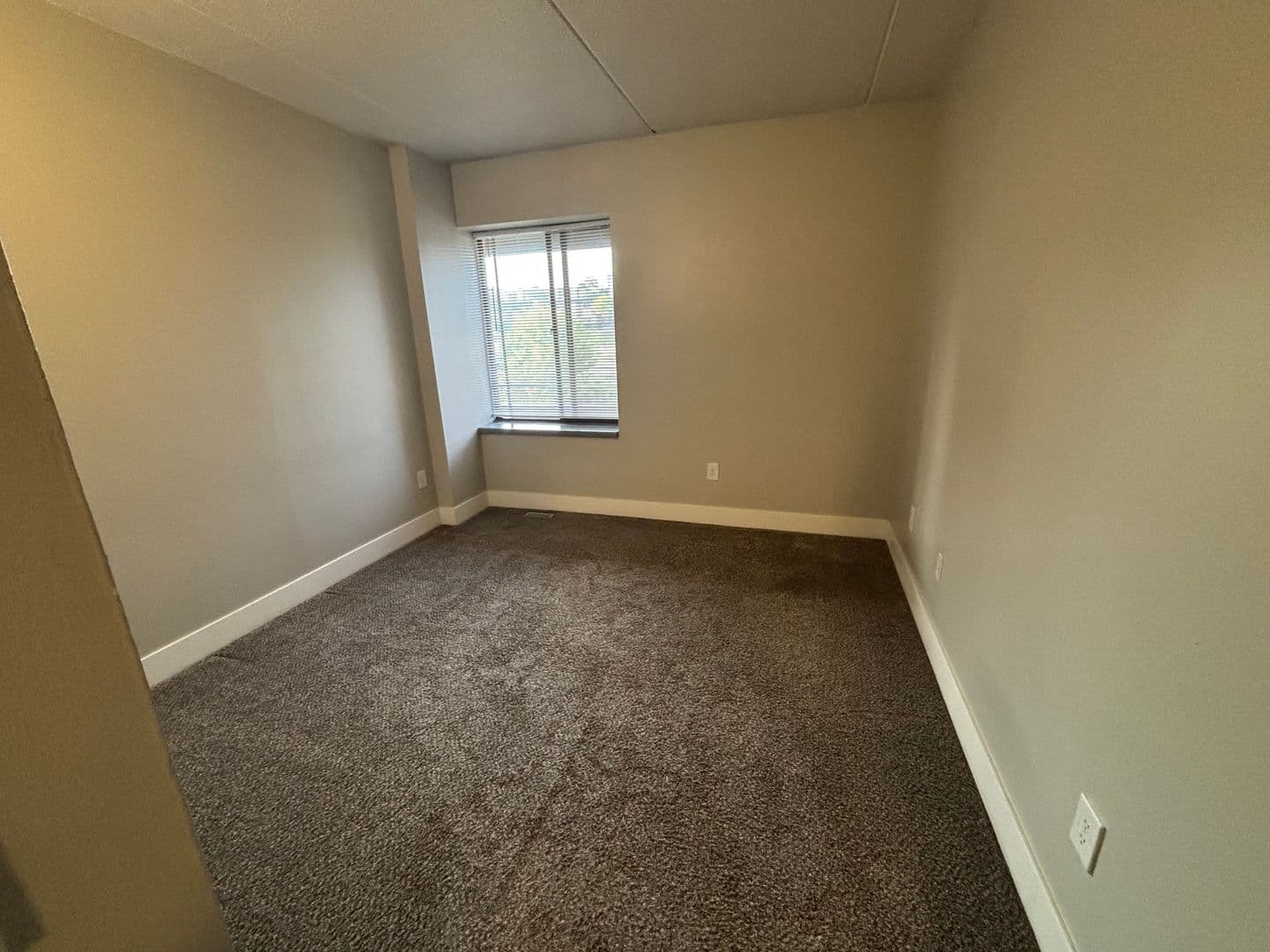 Des Moines Apartment: 2270 Bell Ave