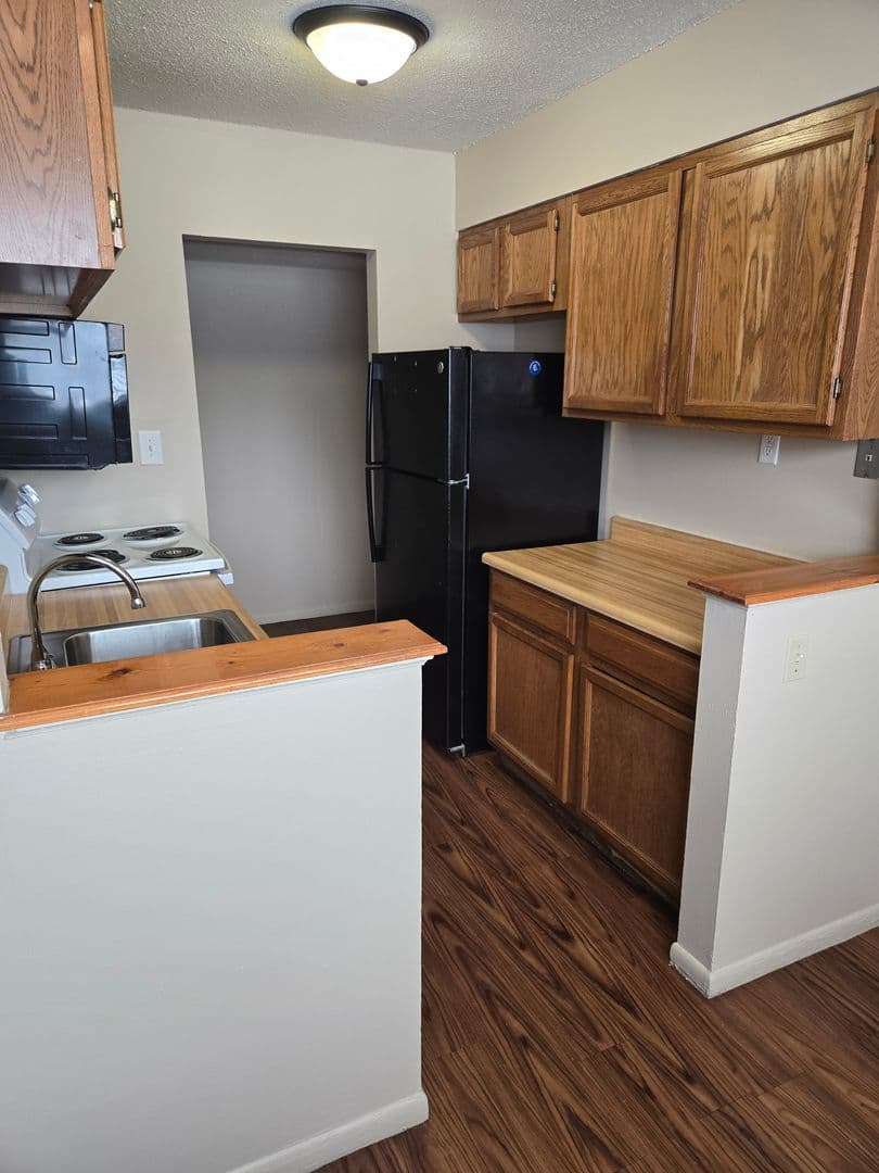 Urbandale Apartment: 7715 Hickman Road