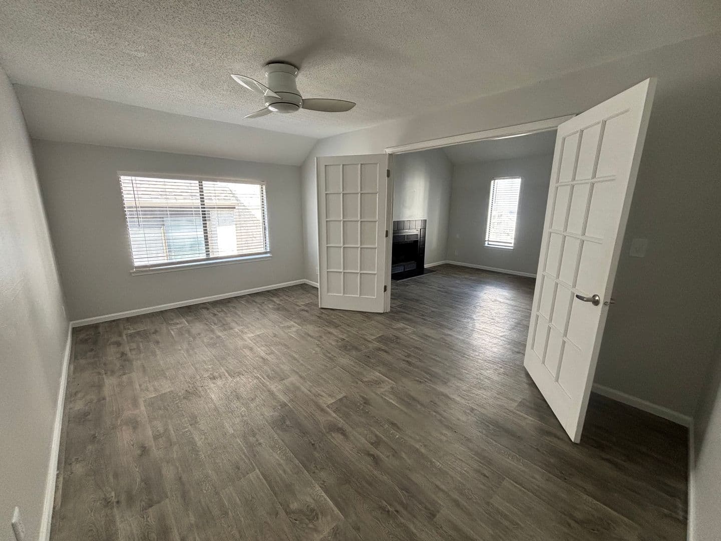 Clive Apartment: 11428 Forest Ave