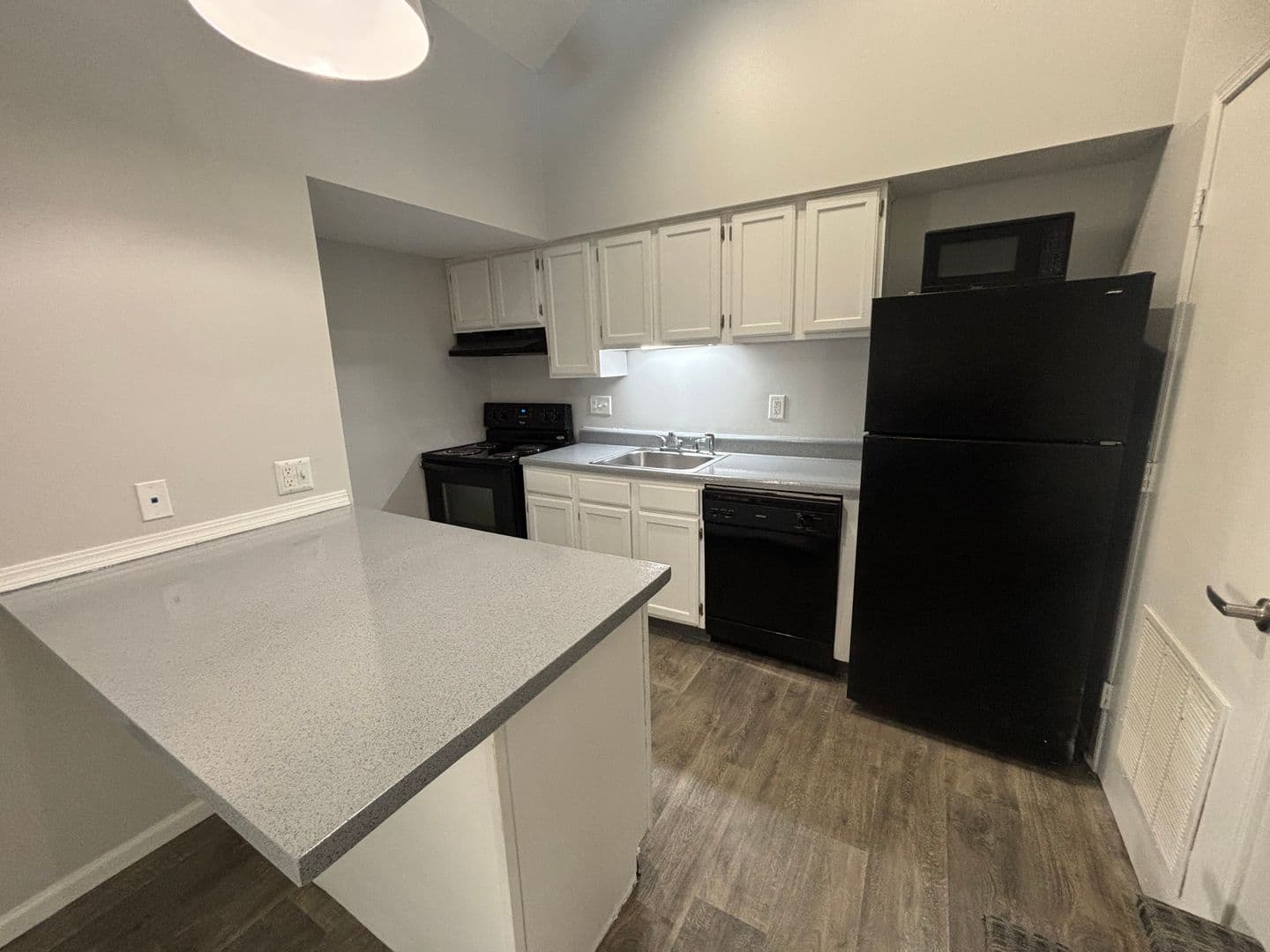 Clive Apartment: 11428 Forest Ave