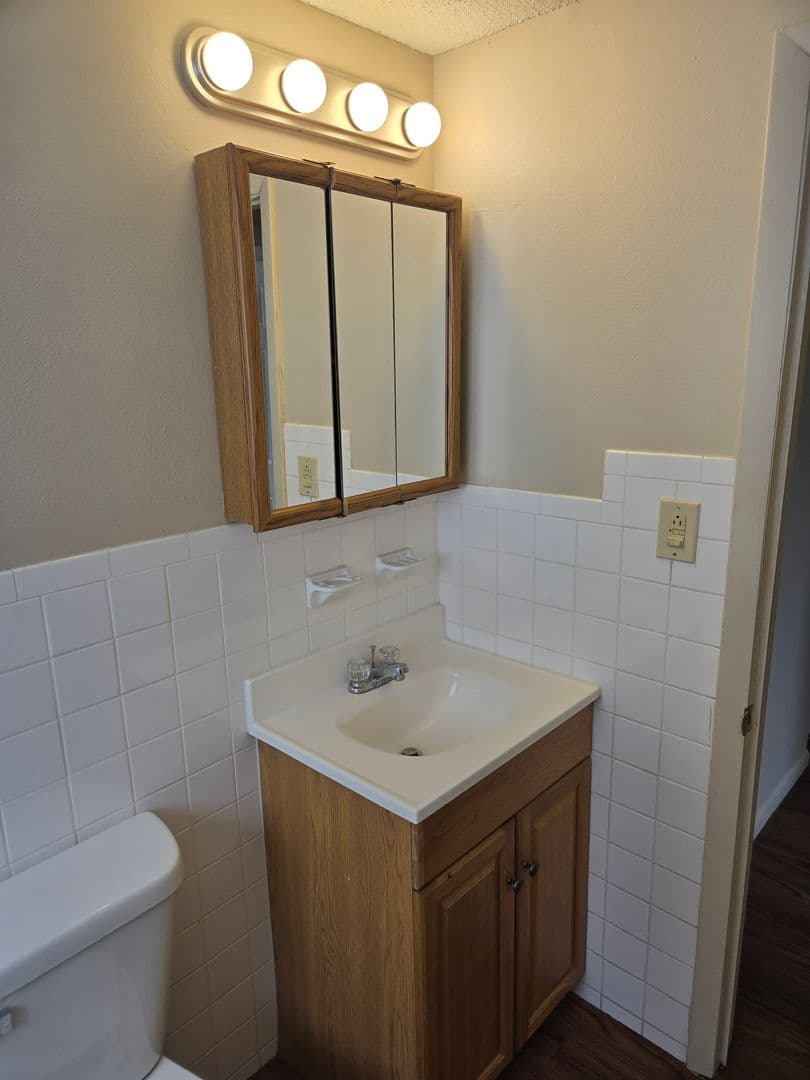 Urbandale Apartment: 7715 Hickman Road