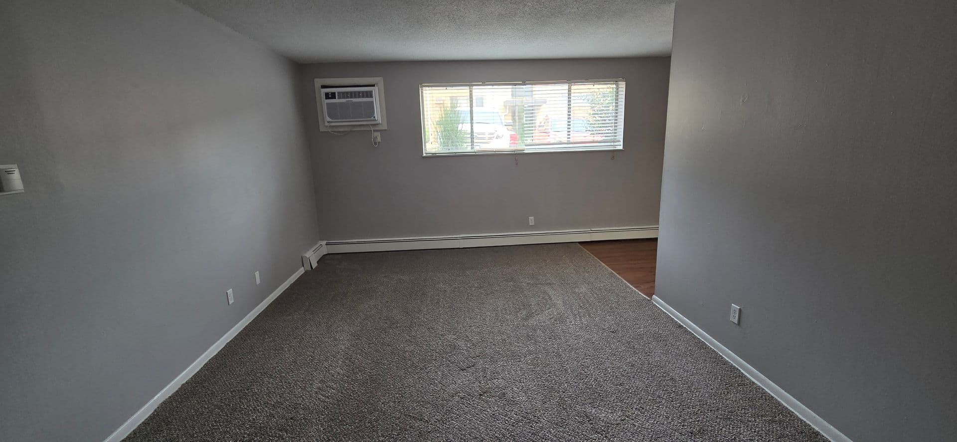 Urbandale Apartment: 7715 Hickman Road