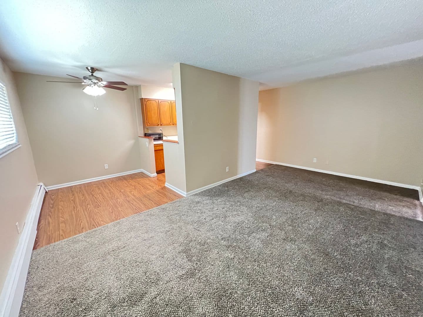 Urbandale Apartment: 7715 Hickman Road