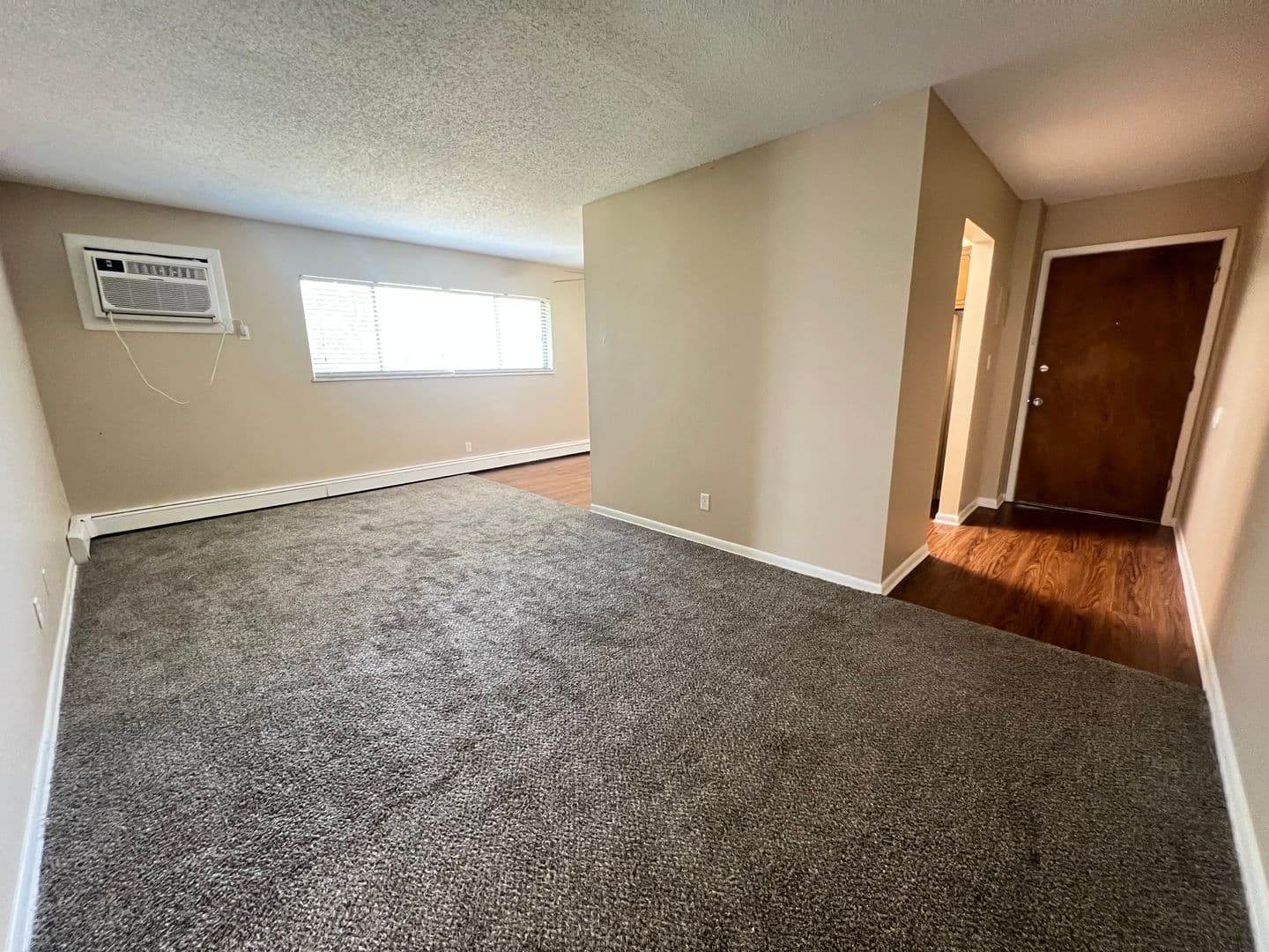 Urbandale Apartment: 7715 Hickman Road