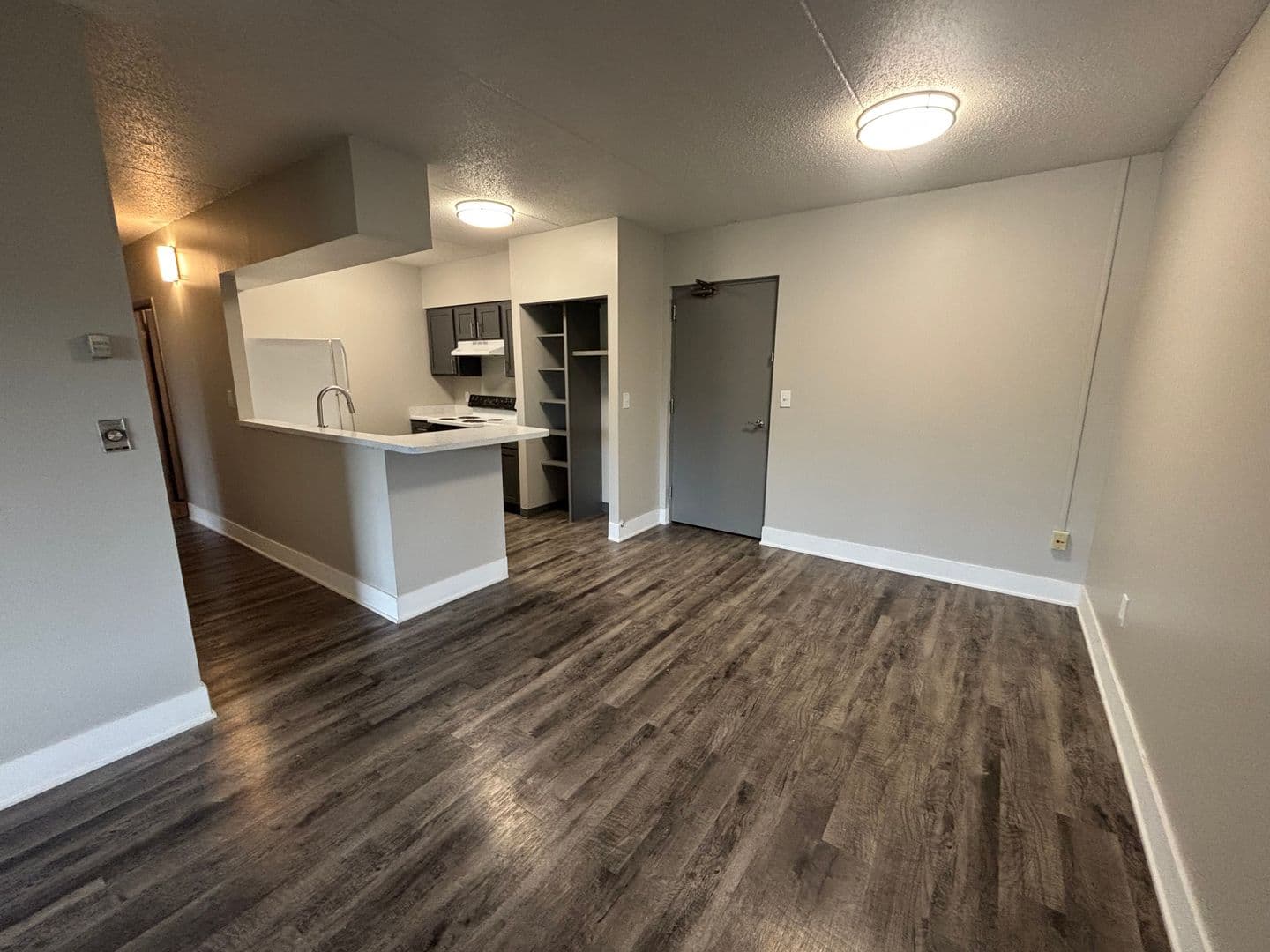 Des Moines Apartment: 2270 Bell Ave