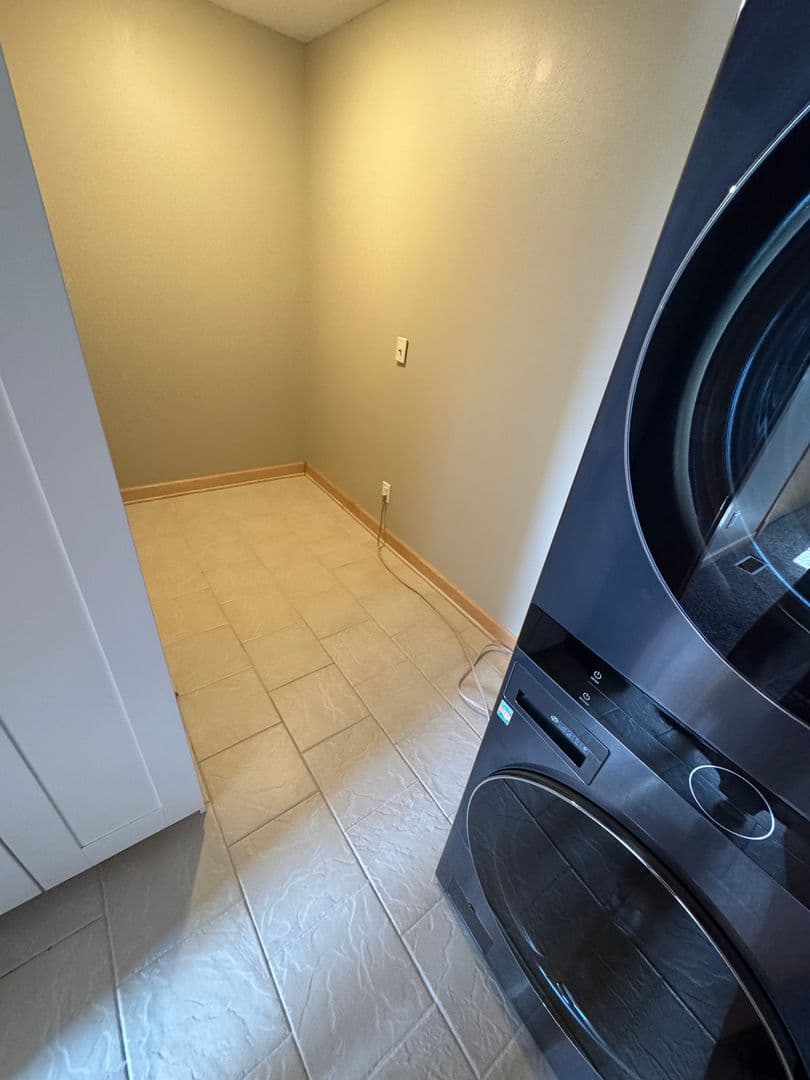 Windsor Heights Apartment: 6500 University Ave
