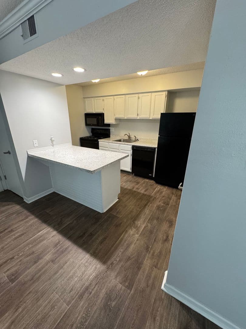 Clive Apartment: 11428 Forest Ave