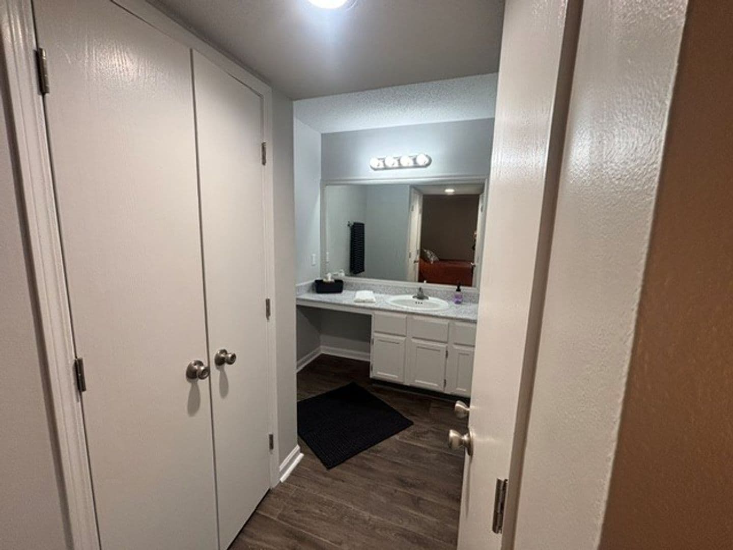 Clive Apartment: 11428 Forest Ave