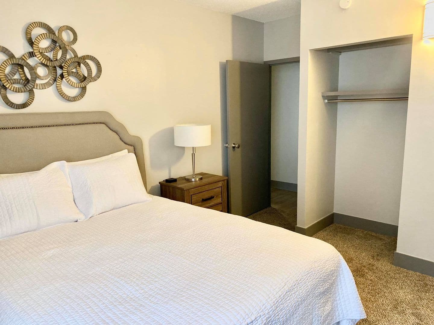 Des Moines Apartment: 2270 Bell Ave