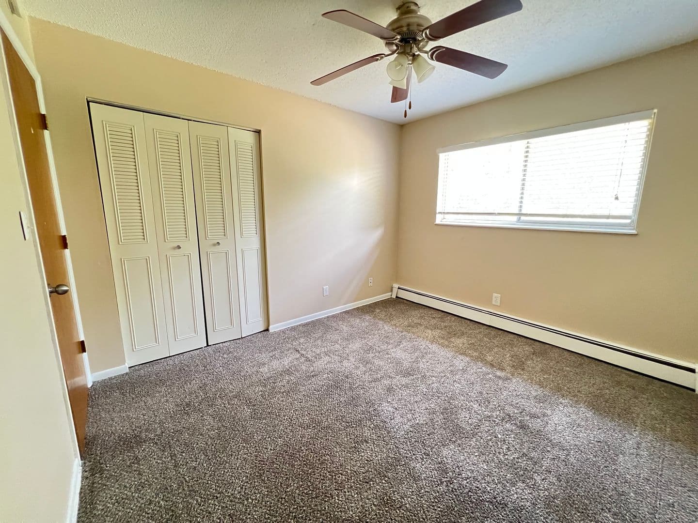 Urbandale Apartment: 7715 Hickman Road