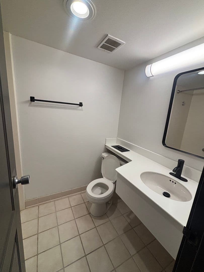 Clive Apartment: 11040 Hickman Road