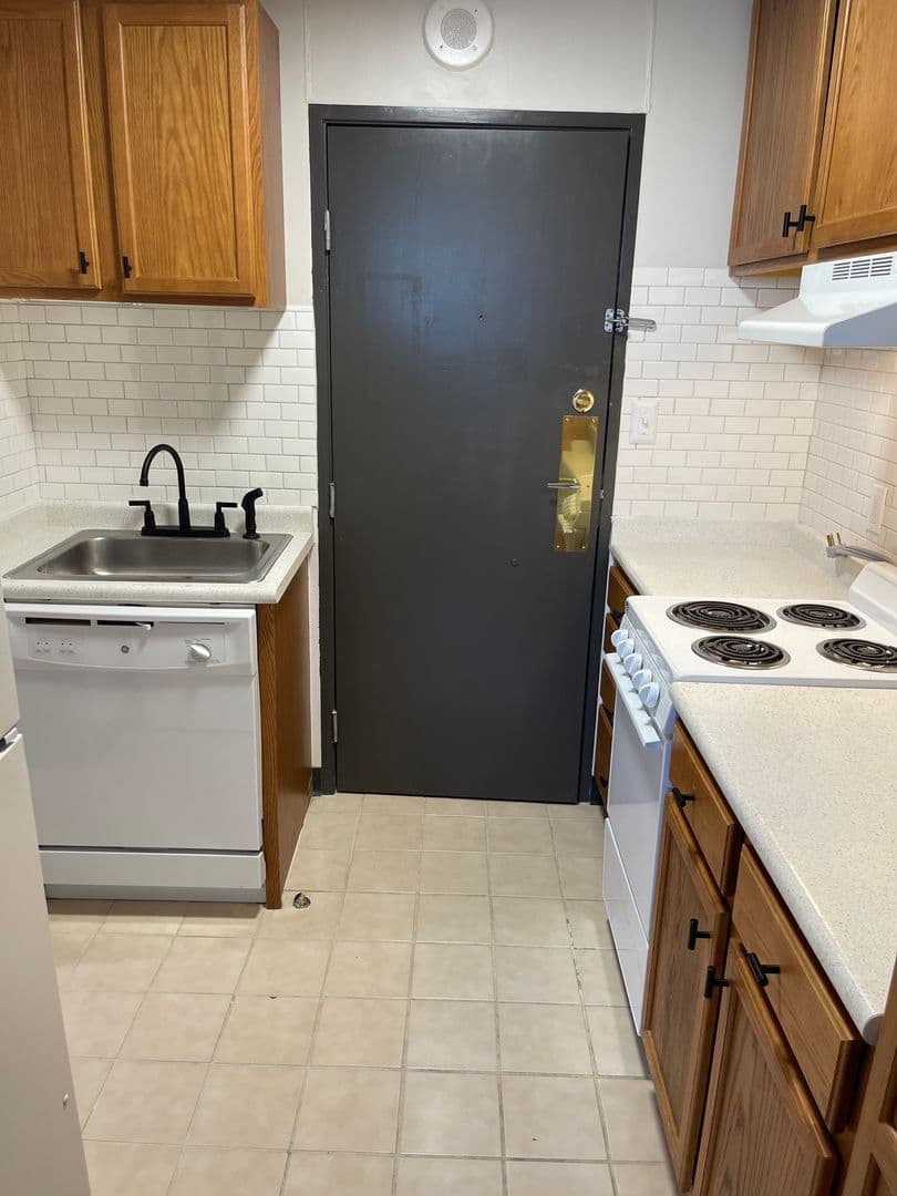 Clive Apartment: 11040 Hickman Road