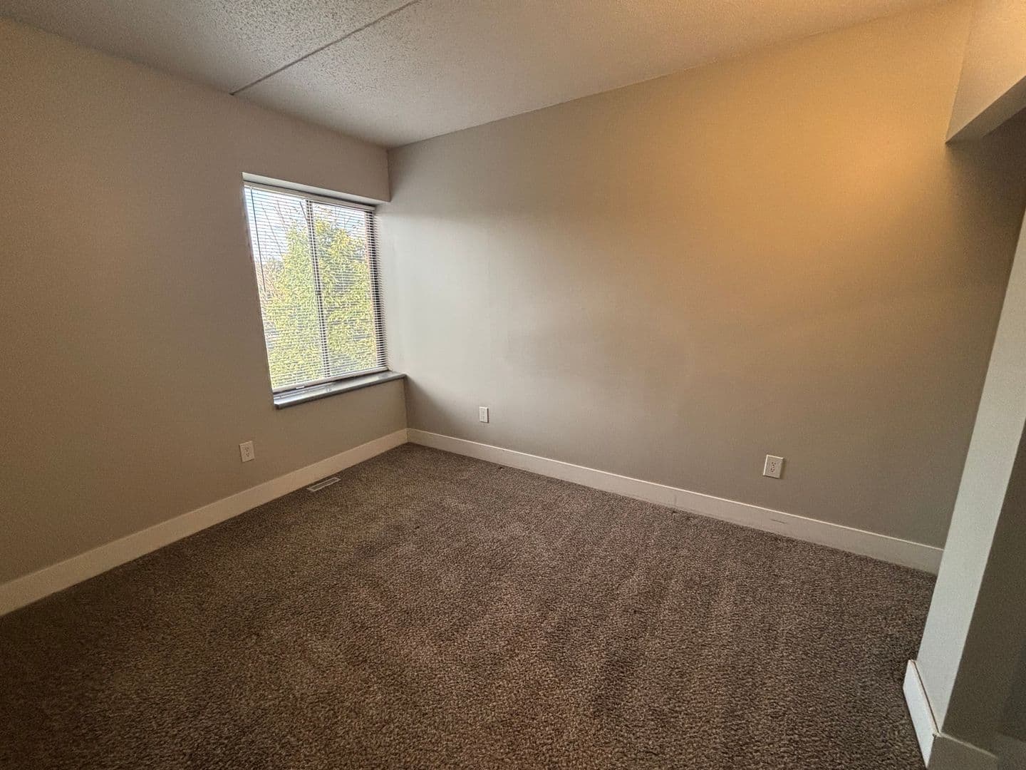 Des Moines Apartment: 2270 Bell Ave