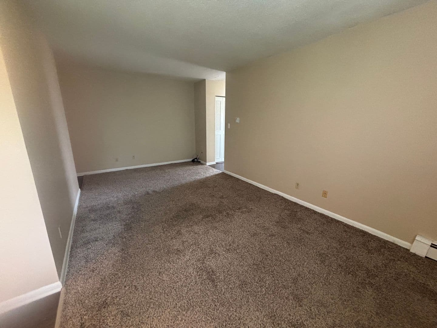 Urbandale Apartment: 7715 Hickman Road