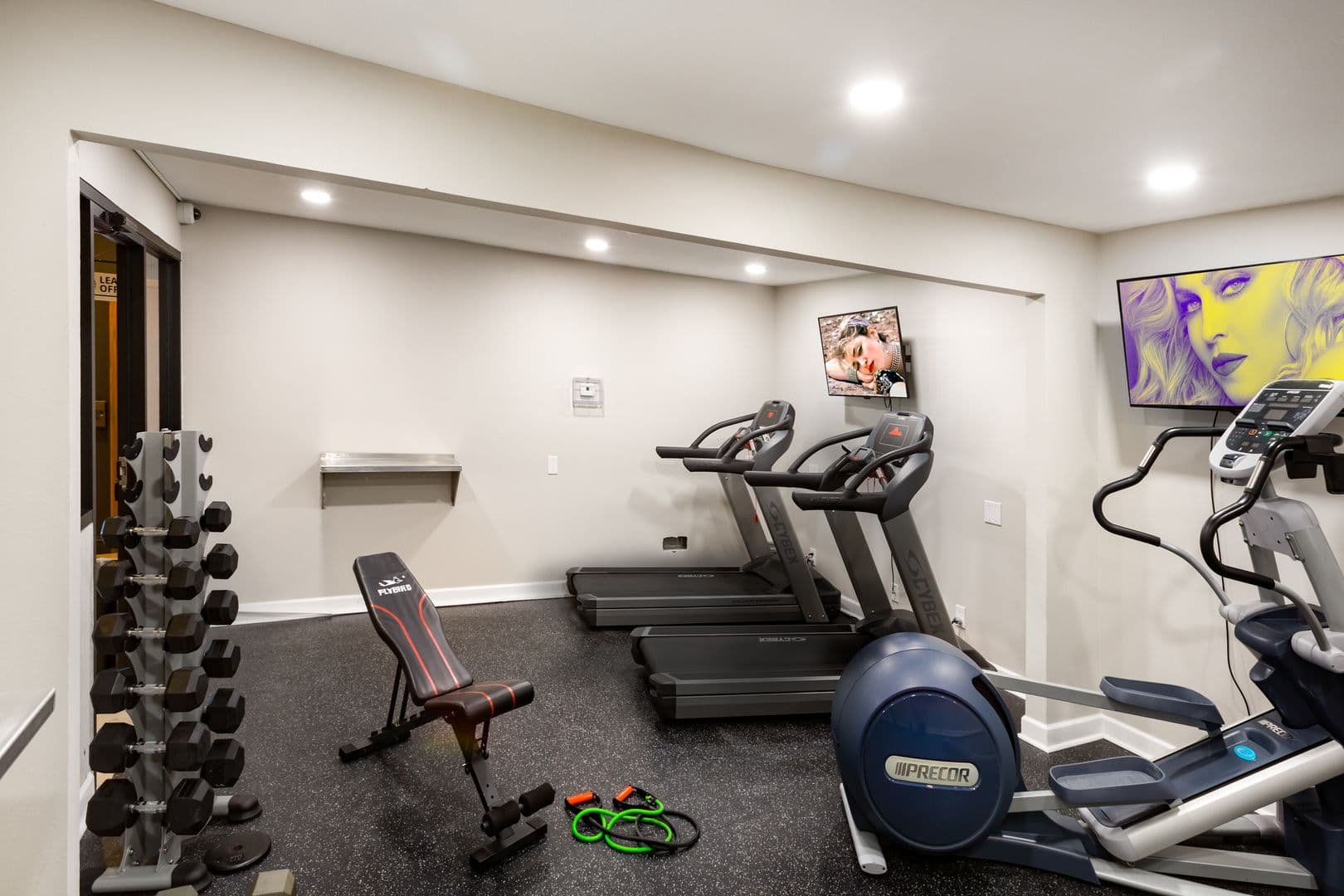 Clive Apartment: 11428 Forest Ave